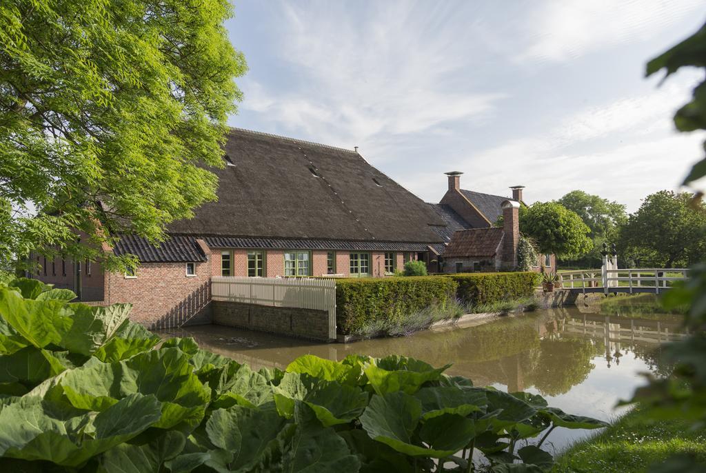 Bed and Breakfast Landgoedlogies Pábema Zuidhorn Esterno foto